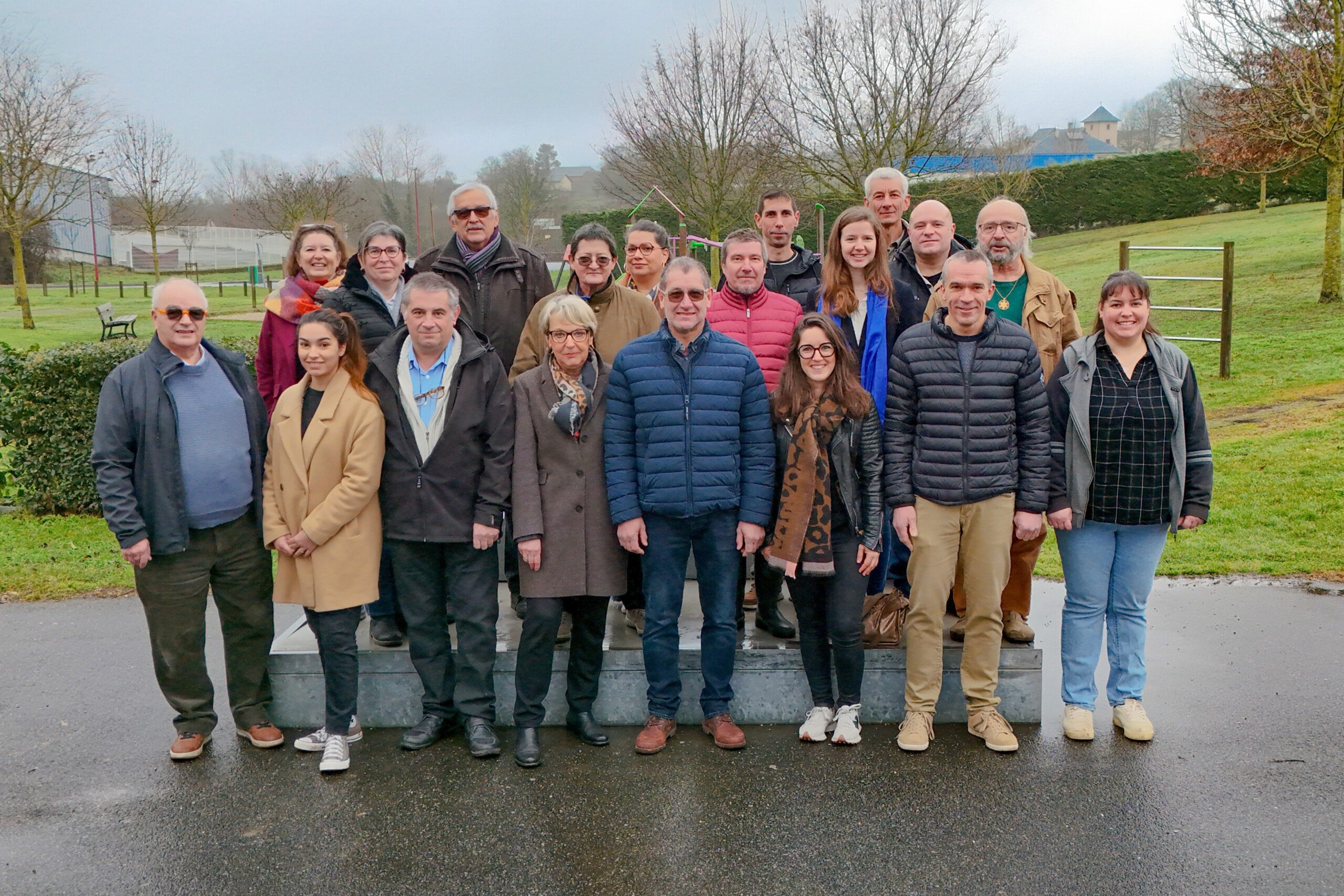 Photo de l'équipe Ensemble pour Réquista, avec pour candidat tête de liste Michel Laurens. Leur devise : Rester à votre écoute pour une commune à votre image. Ils représentent également chaque village de la Commune de Réquista : Combradet, Hôpital Bellegarde, Lebous, Lincou et Saint Julien.