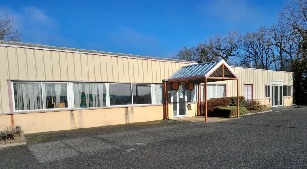 Photo d'un bâtiment communal de Réquista, que la liste Ensemble pour Réquista pense peut-être rénover dans son programme. La liste est menée par Michel Laurens aux élections municipales 2026 à Réquista